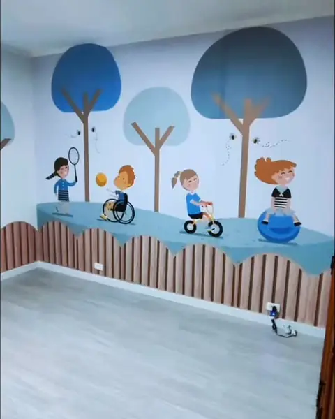 Mural infantil em parede e rodapé