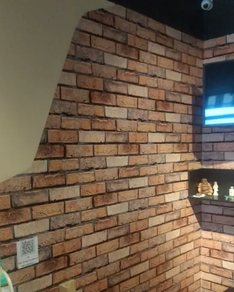 Parede em tijolo aparente